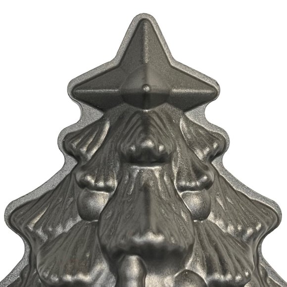 11" Nordic Ware Christmas Tree Bundt Cake Pan Mold 4 Cups Cast Aluminum USA - Picture 11 of 11